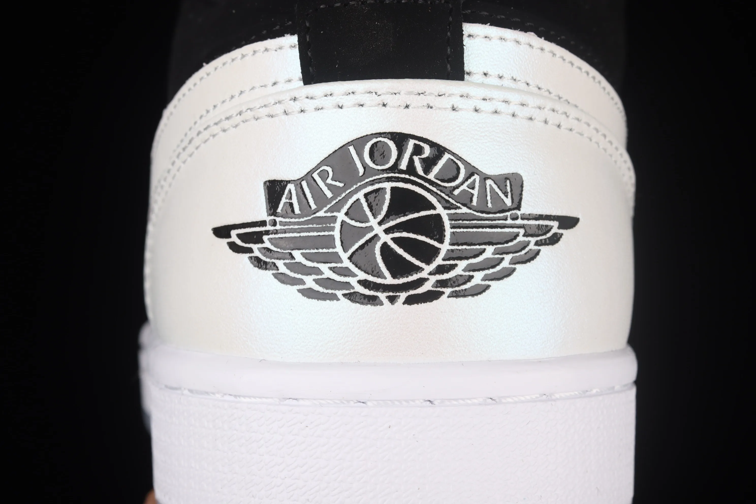 All categories Air Jordan Jordan series basketball shoes Air Jordan 1 Low Air Jordan 1 AJ1 Joe 1 black and white laser low-top retro cultural basketball shoes DH6931-001